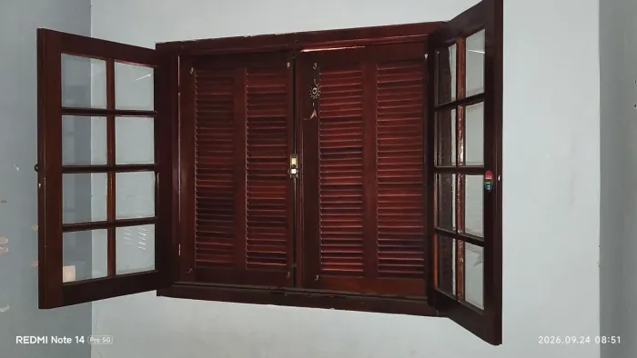 Vendo janela madeira