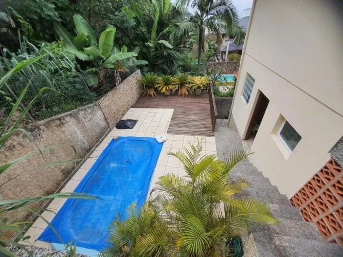 Casa para Venda em Florianópolis, Coqueiros, 3 dormitórios, 3 suítes, 4 banheiros, 2 vagas