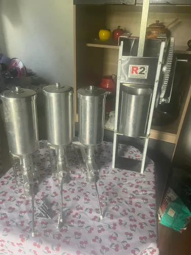 Máquina de fazer churros com 3 doceira