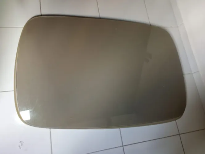 Vende -se base de mesa com cadeiras 