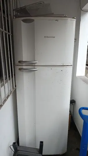 Geladeira com defeito
