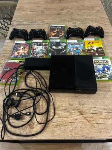 Xbox 360 com 4 Controles + 8 Jogos Originais