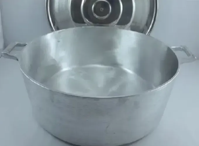 Panela n° 50 faz 10kg de arroz
