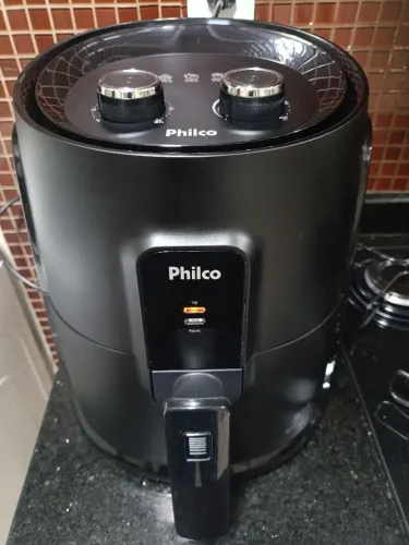 Fritadeira Air Fryer Philco PFR15PG Gourmet Black, 1500W de potência em excelente estado.
