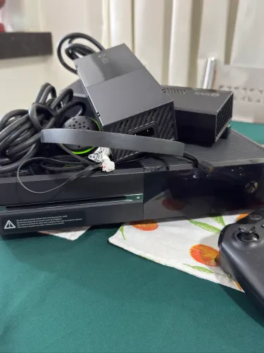 Xbox One Completo com 2 Controles e 11 Jogos