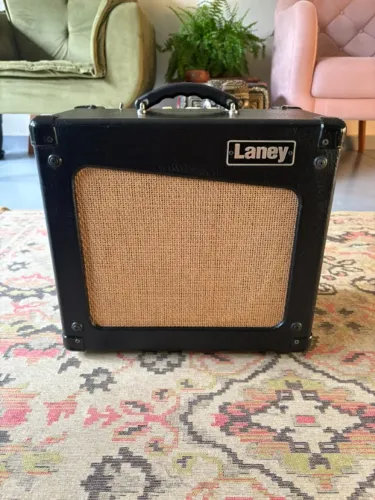 Amplificador valvulado Laney CUB10