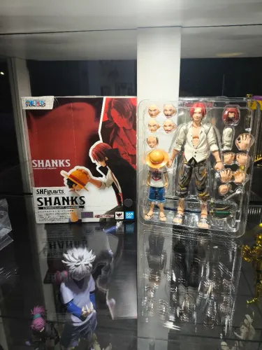 Sh Figuarts Shanks Bandai com Melhorias