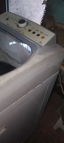 Vende se uma máquina de lavar roupas Brastemp