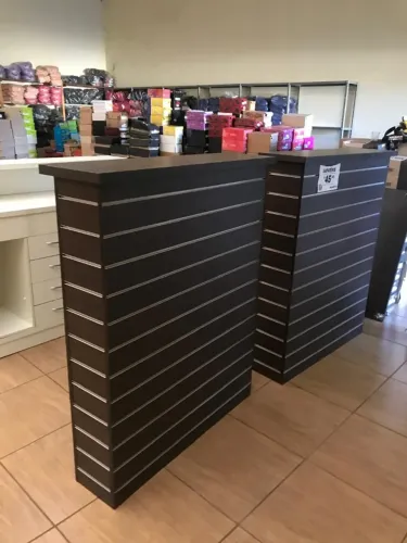 Expositor para loja/ vitrine/ painel canaletado