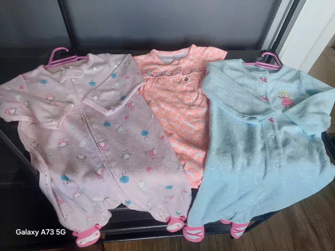 Kit 3 macacoes marcas Carters 9M menina