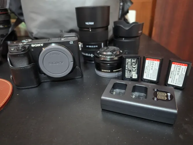 Câmera fotográfica Sony a6400 + Lentes