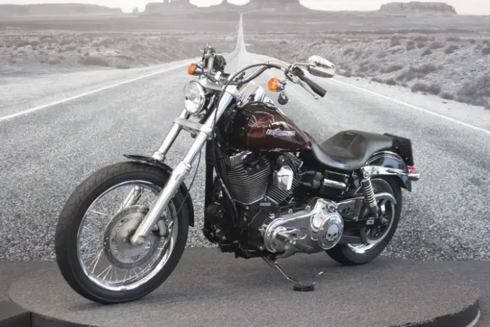 HARLEY DAVIDSON DYNA SUPER GLIDE CUSTOM 2011