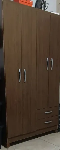 Guarda roupa 4 portas e duas gavetas