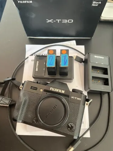 Câmera Fujifilm X-T30 I (+ caixa, baterias, carregador, 100%, apenas marcas de uso)