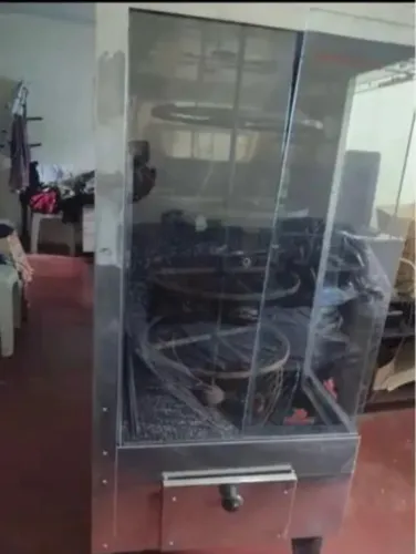 Máquina de frangos giratória