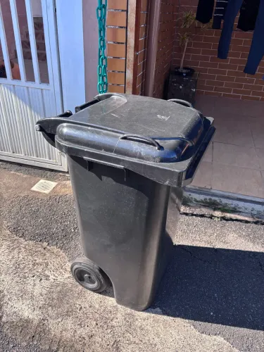 Lixeira tampa e rodas 100 Litros