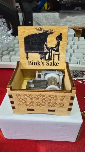 Caixinha de Música One Piece - Bink's Sake - Artesanal