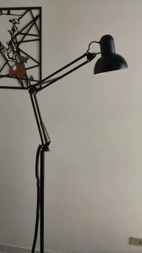 Abajur preto de 1.80m