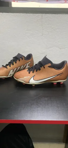 Chuteira de Campo - Nike Mercurial - TAM:35