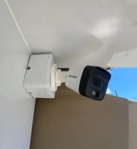 Instalação e manutenção em câmeras analógicas, IP e Wi-Fi