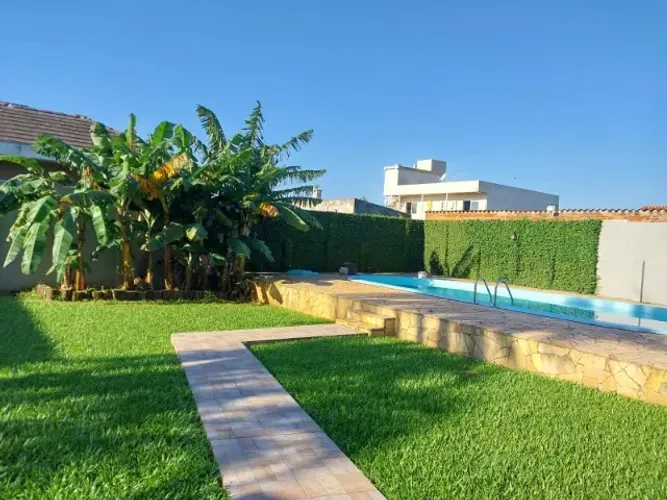 Casa em Torres 4 dormitórios (incluindo uma suíte master) bairro Igra Norte