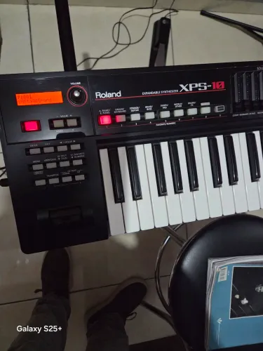 Vendo tecaldo Roland xps-10 em bom estado de conservação 