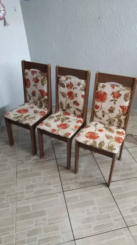 3 cadeiras estampa floral