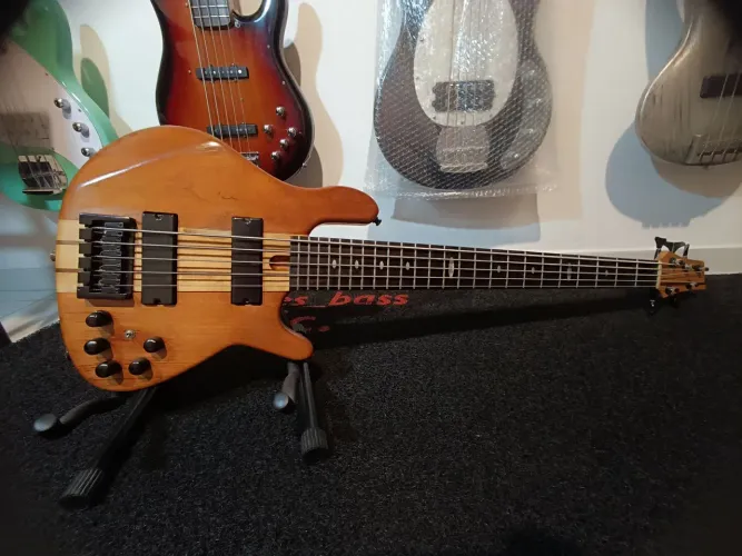 Baixo luthier Bahia 5c ativo
