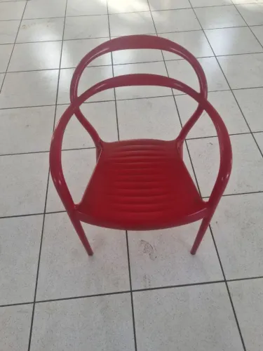 Cadeira plástico - modelo allegra.
