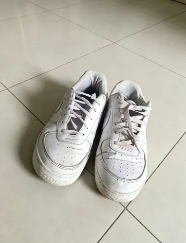NIKE WHITE