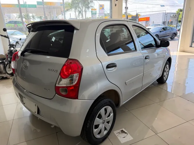 Toyota Etios 1.3 Flex 16V 5P Mec. 2013