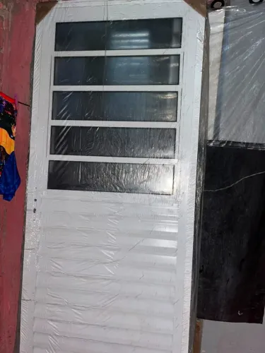 Porta de alumínio nova zera, 87Cm, de largura com 2,13cm de comprimento 