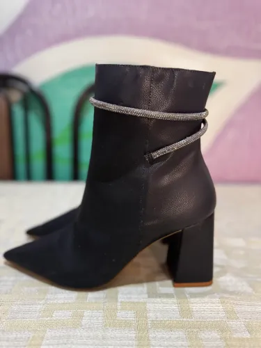Vendo Bota Sapatinho de Luxo