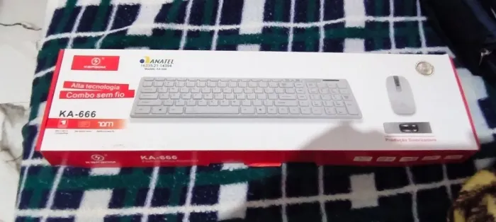 TECLADO  OTG ÓTIMO PARA JOGOS E DIA A DIA JA COM ADAPTADOR E PILHA