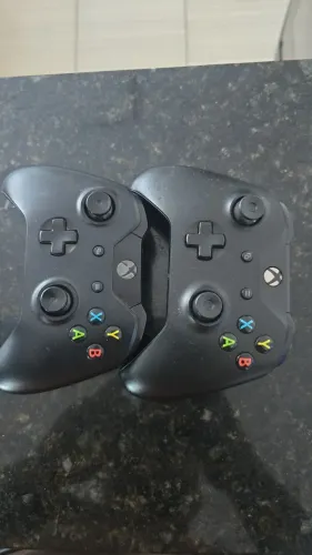 Dois controles X bos onde s