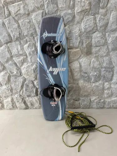 PRANCHA WAKEBOARD + CORDA