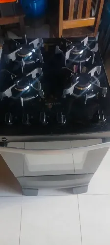 Fogão 4 bocas elétrico, semi novo.valor 800