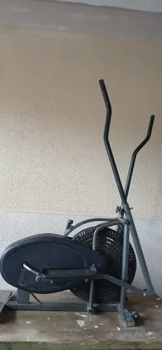 Aparelho elíptico para ginástica