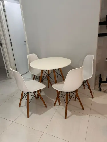 Conjunto Tok&Stok ? Mesa Redonda com 4 Cadeiras