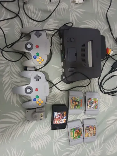 Nintendo 64 completo com 2 manetes e jogos