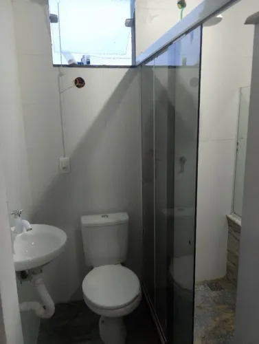 Sala, cozinha e banheiro 