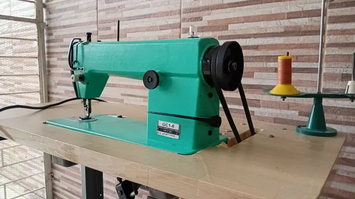Maquina de costura reta industrial
