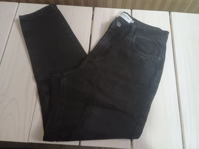 Calça jeans preto Tam 40, sem Lycra.