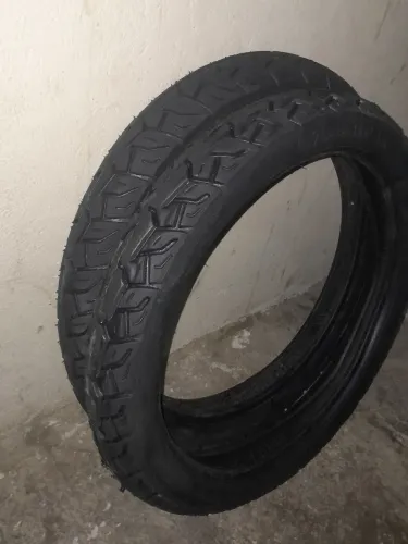 Par de pneus novos
