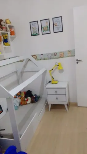 cama montessoriana infantil