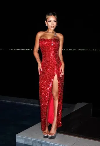 Vestido Vermelho Colado Com Fenda Paête 