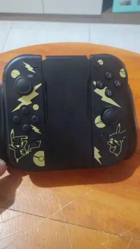 Controle Joy-con Compatível Nintendo Switch Pikachu Led Rgb Com Grip