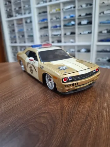 Miniatura Police Maisto 1/24 Dodge Challenger 2008 Highway Patrol