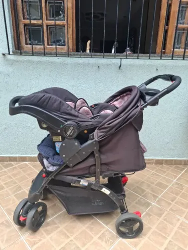 Carrinho de Bebê + Bebê Conforto