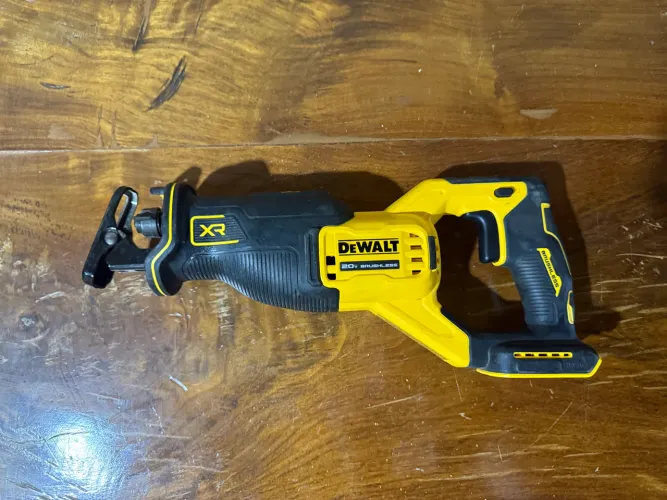Serra De Zibelina Dewalt Xr Dcs382b